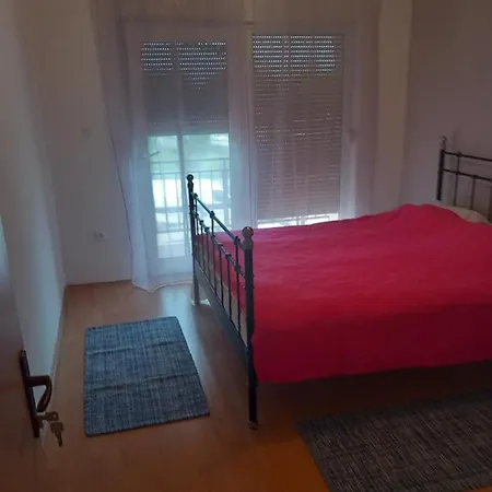 Danny Apartment Split